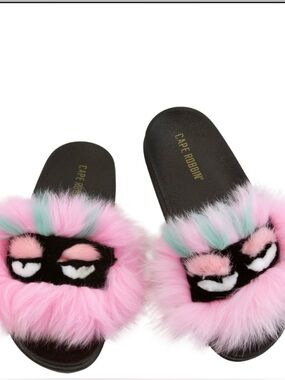 Cape Robbin Mochi-Shi fuzzy pink monster-eye fur slides